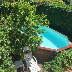 https://villa-proche-plage-et-commerce-piscine-et-jardin.fr-provencehotel.com