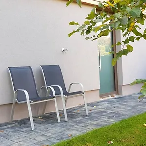 With Back Garden Apartment Karlsbad