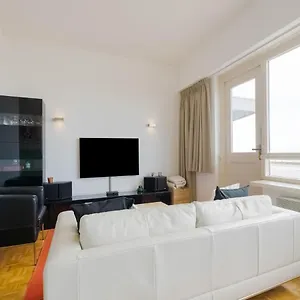 Apartment Comfortable In With Sea Views, Ostende